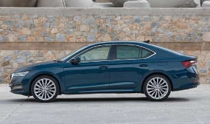 Автомобили лифтбеки в Сургуте